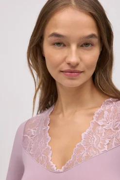 Camiseta manga larga elástica con encaje lila