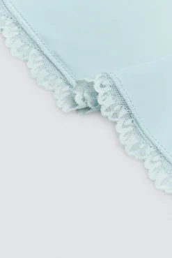 Camiseta tirantes con detalles encaje verde