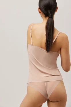 Camiseta tirantes escote de tul nude