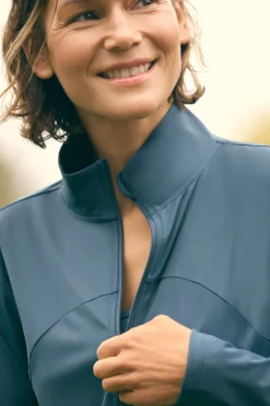 Chaqueta deportiva ajustada transpirable azul