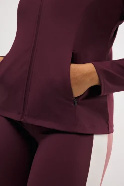 Chaqueta deportiva ajustada transpirable burdeos