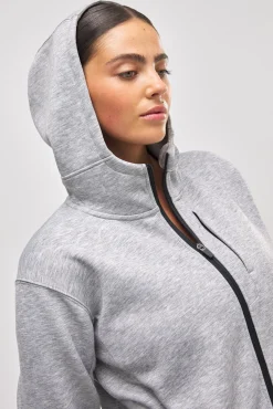 Chaqueta deportiva con capucha gris