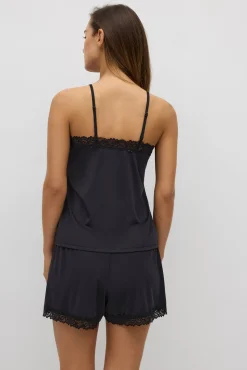 Conjunto camiseta tirantes y pantalón corto negro