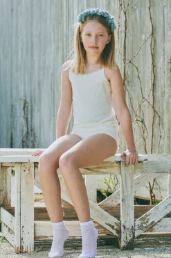 Conjunto camiseta y braguita caladas de niña marfil