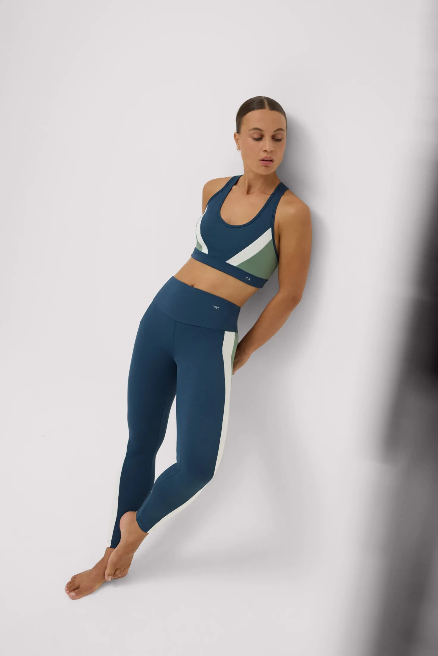 Conjunto deportivo color block azul