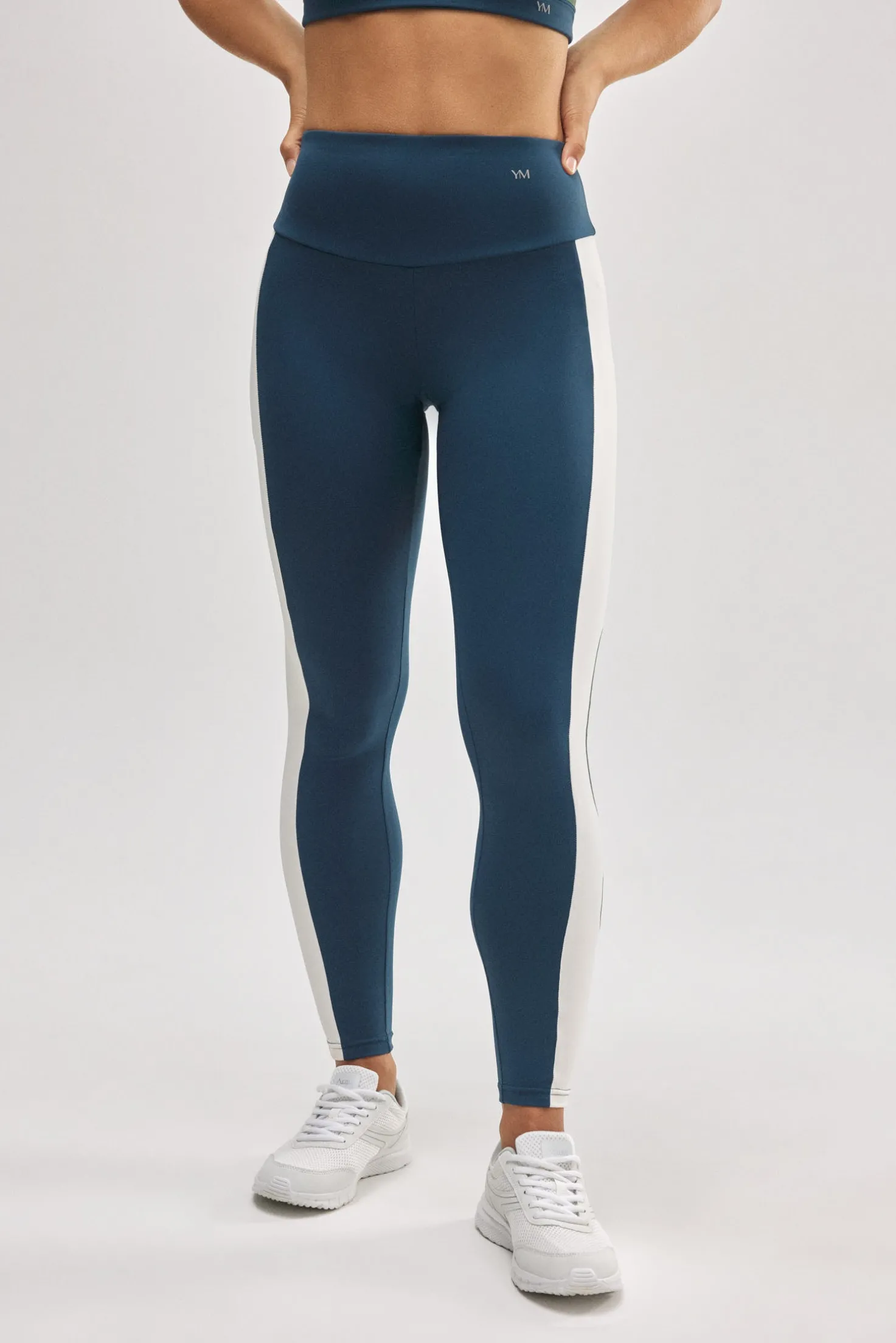 Conjunto deportivo color block azul