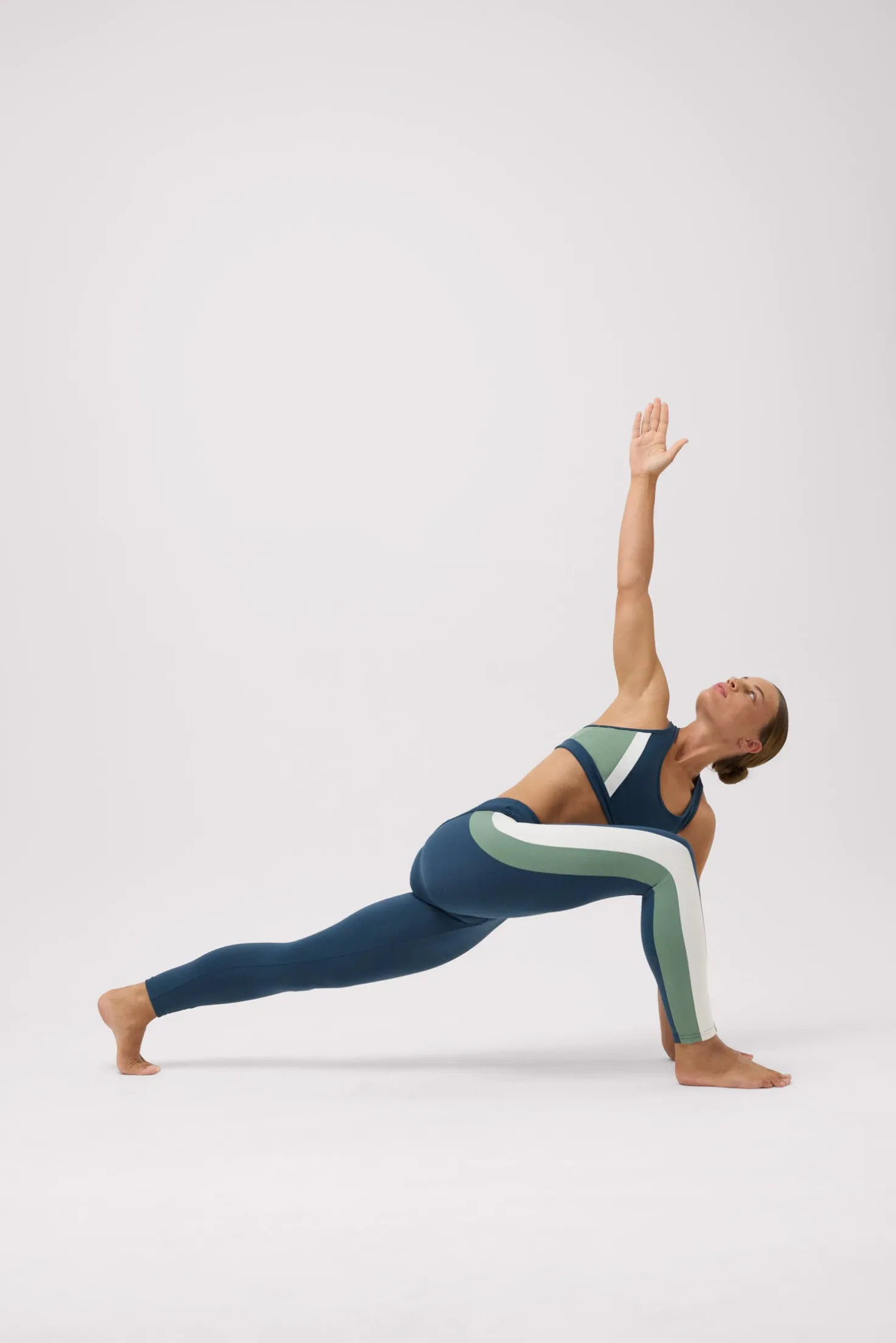 Conjunto deportivo color block azul