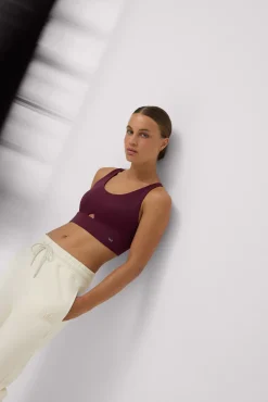 Conjunto deportivo top compressive granate y jogger