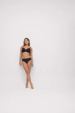 Conjunto lencero sujetador sin aro con relleno y braga midi negro