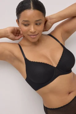 Conjunto sujetador con aro con relleno copa C y braga midi negro