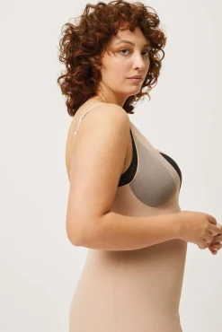 Dress-up reductor nude