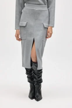 Falda midi cálida estilo cargo gris