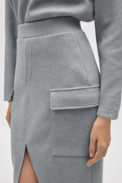 Falda midi cálida estilo cargo gris