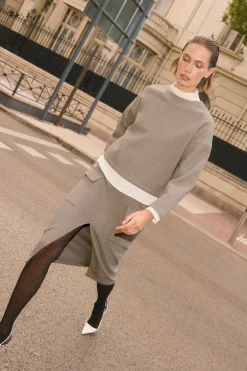 Falda midi cálida estilo cargo gris