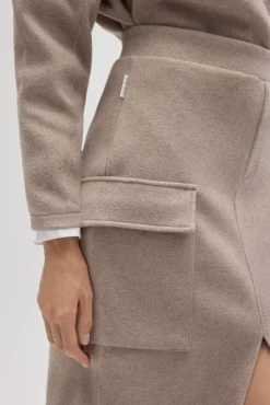 Falda midi cálida estilo cargo marrón