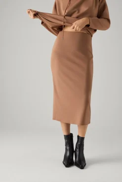 Falda midi lisa marrón