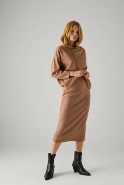 Falda midi lisa marrón