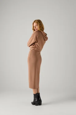 Falda midi lisa marrón