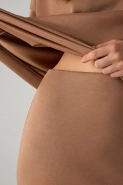 Falda midi lisa marrón