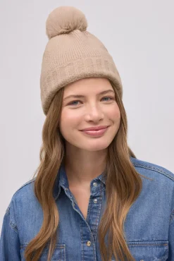 Gorro con pompón beige