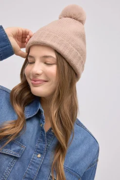 Gorro con pompón beige