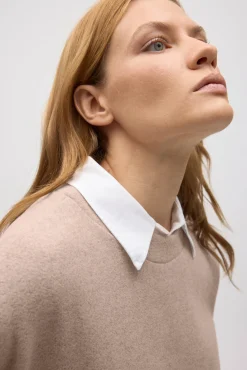 Jersey cálido estructura cuello redondo marrón