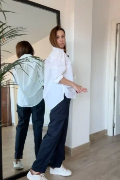 Look con pantalón cargo marino @emidelgado79