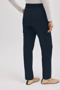 Look con pantalón cargo marino @emidelgado79