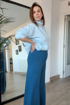 Look con pantalón de vestir azul @emidelgado79