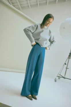 Look con pantalón de vestir azul @emidelgado79