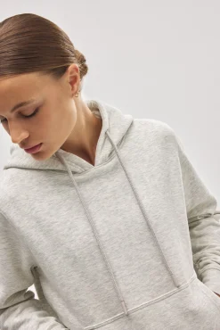 Look de viaje sudadera con capucha & jogger gris