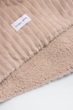 Manta pelo efecto canalé y borreguito