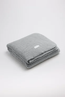 Manta pelo suave y borreguito gris