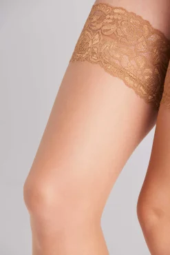 Medias con liga 10 denier natural