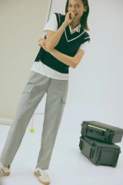 Pantalón casual tipo cargo gris