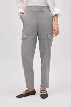 Pantalón casual tipo cargo gris