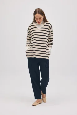 Pantalón casual tipo cargo marino