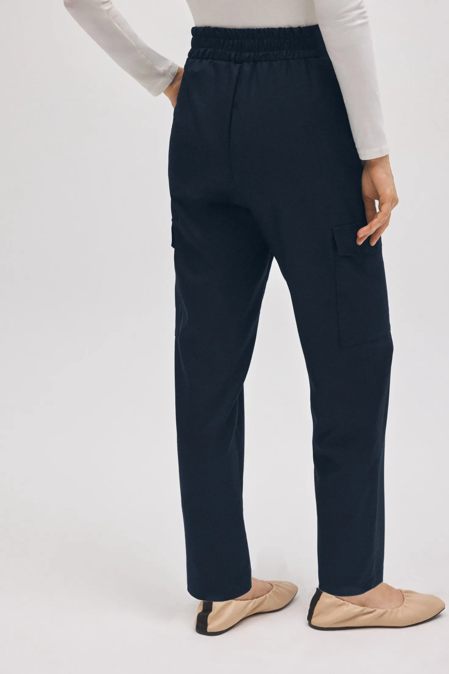 Pantalón casual tipo cargo marino