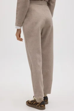 Pantalón cálido slim fit con estructura marrón