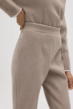 Pantalón cálido slim fit con estructura marrón