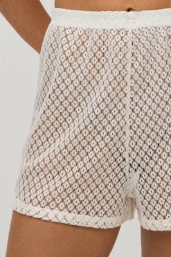 Pantalón corto calado marfil