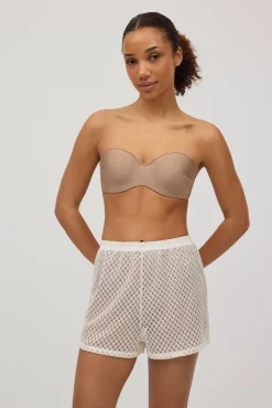 Pantalón corto calado marfil