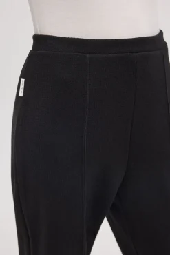 Pantalón efecto pana negro