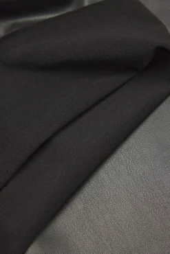 Pantalón efecto piel wide negro