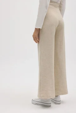 Pantalón extra cómodo recto beige