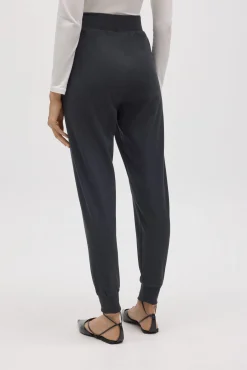 Pantalón jogger con textura marengo