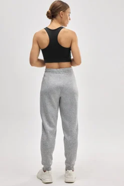 Pantalón jogger deportivo con bolsillos gris