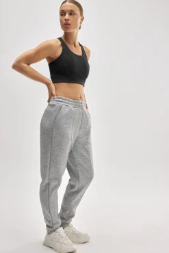 Pantalón jogger deportivo con bolsillos gris
