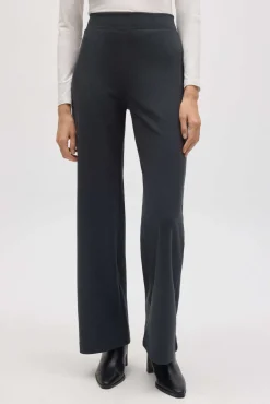 Pantalón recto con textura marengo