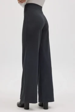 Pantalón recto con textura marengo